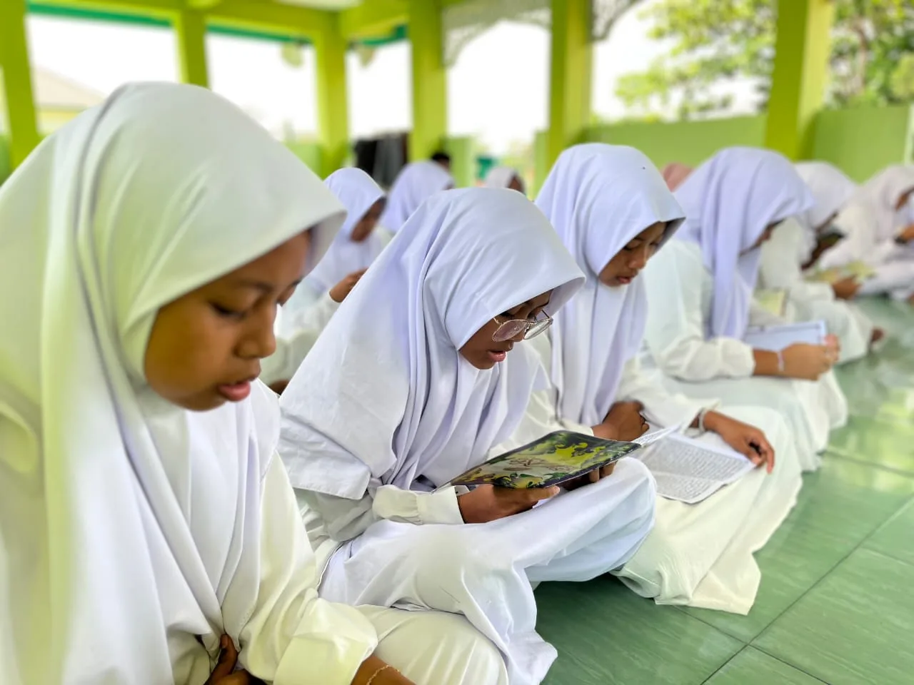 Spirit Santri Menggema di MTsN 1 Sleman: Muqodaman dan Mujahadah Satukan Hati Warga Madrasah