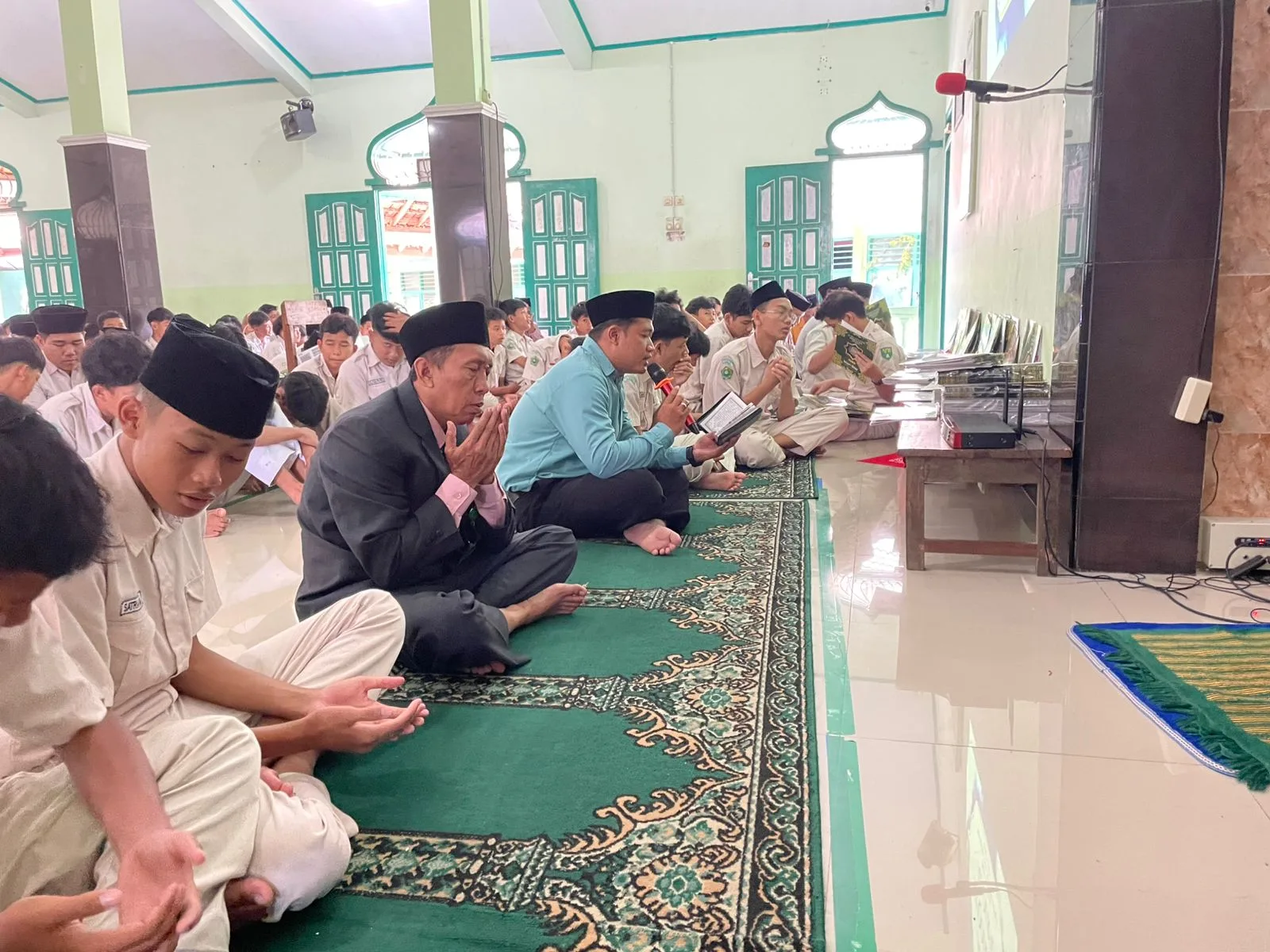 MTsN 4 Sleman Gelar Muqoddaman Al-Qur’an Sambut Hari Santri Nasional