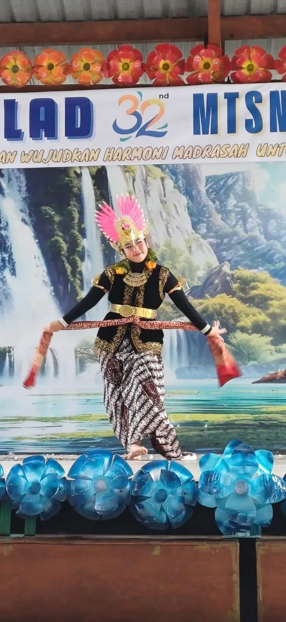 Nuansa Budaya Nusantara Warnai  Gelar Pentas Seni Milad ke-32 MTsN 10 Sleman