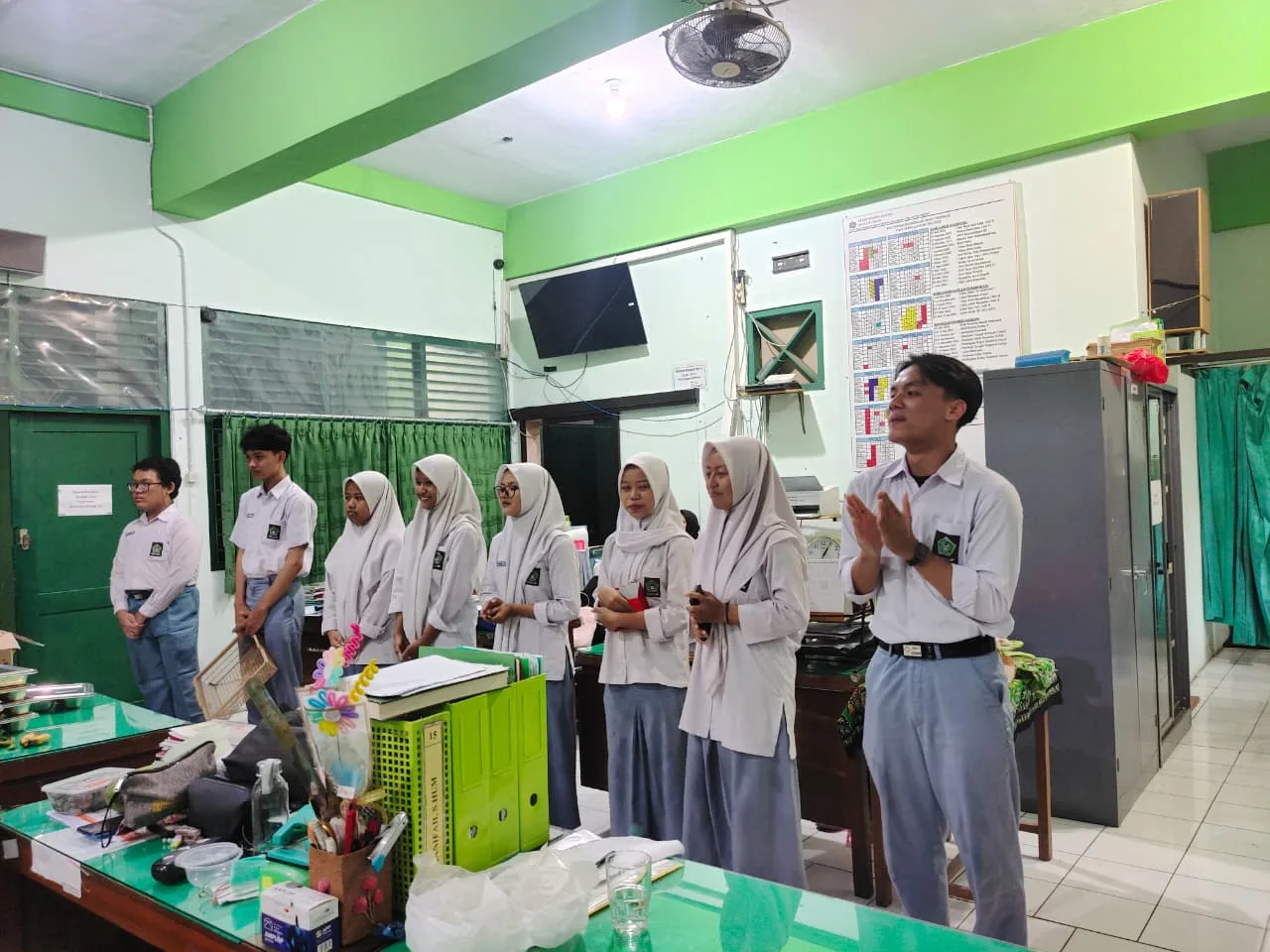 Sukses TKA, Siswa Kelas XII Mohon Doa Restu dari Bapak dan Ibu Guru Serta Pegawai MAN 2 Sleman