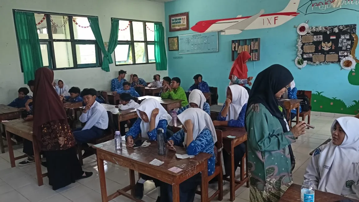 Waka Kesiswaan MTsN 8 Sleman Pimpin Sidak Ketertiban Siswa di Setiap Kelas