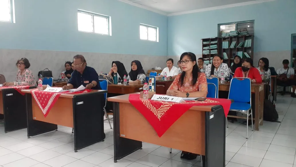Dua Guru MTsN 9 Sleman Ikuti Seleksi Lomba Menyanyi Solo