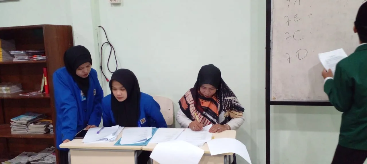 Juri Lomba CCA MTsN 9 Sleman Lakukan Rekap Nilai Babak Penyisihan