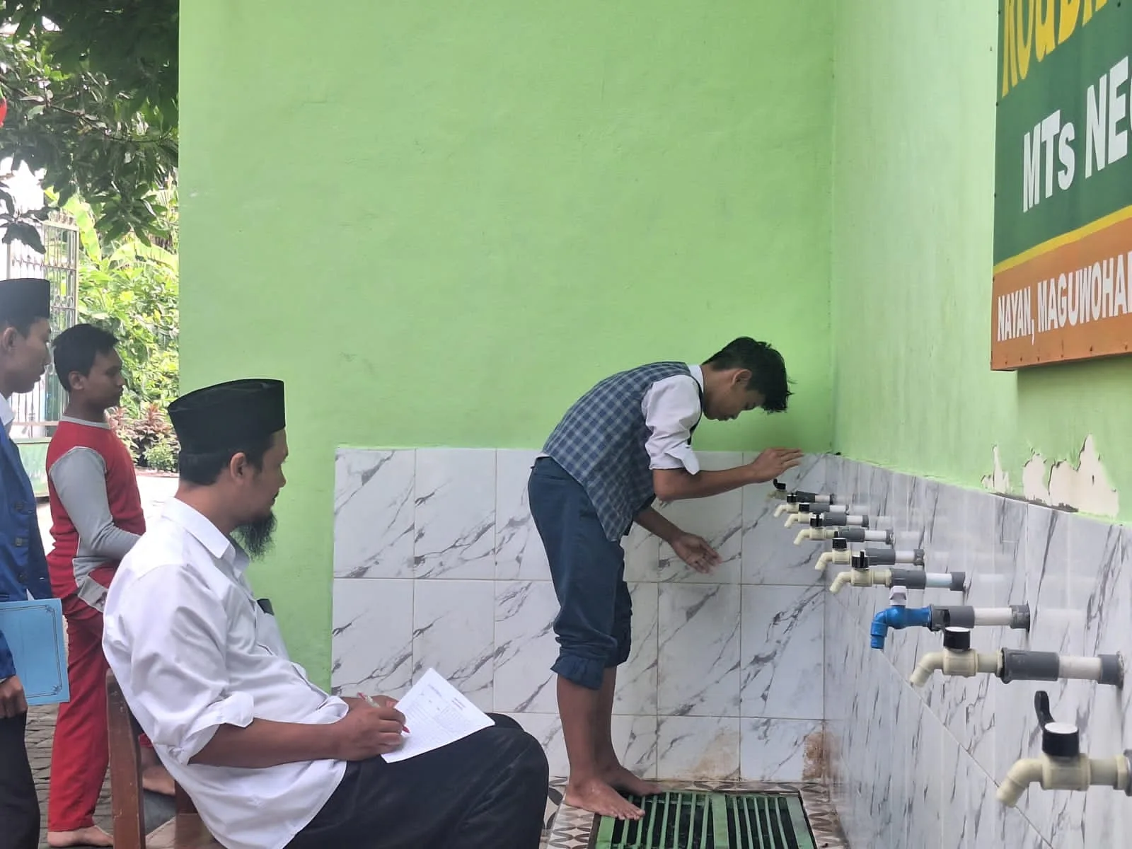Lomba Wudu Putra Warnai Rangkaian Peringatan Hari Santri Nasional di MTsN 9 Sleman