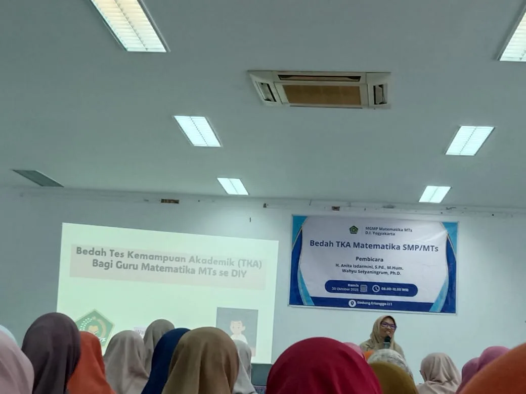 Guru Matematika MTsN 8 Sleman Ikuti Bedah Soal TKA SMP/MTs