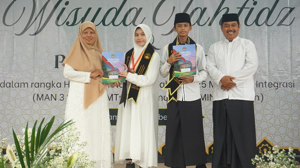 MAN 3 Sleman Bersama Dua Madrasah Integrasi Gelar Wisuda Tahfidz dalam Peringatan Hari Santri 2025