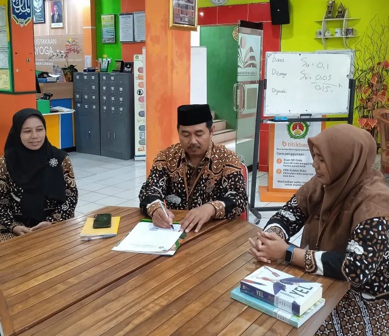 MAN 3 Sleman Serahkan Hibah Buku untuk Dukung Literasi MAN 3 Kulon Progo