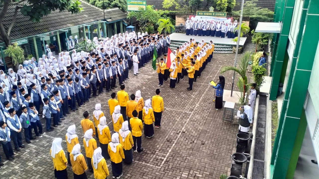 MTsN 9 Sleman Gelar Pelantikan OSIS Masa Bakti 2025/2026