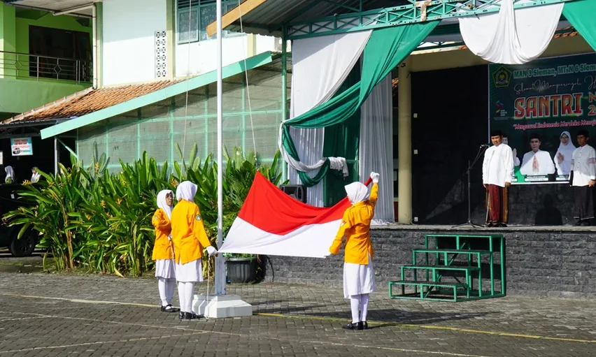 Upacara Hari Santri 2025, Kepala MAN 3 Sleman Bacakan Amanat Menteri Agama RI