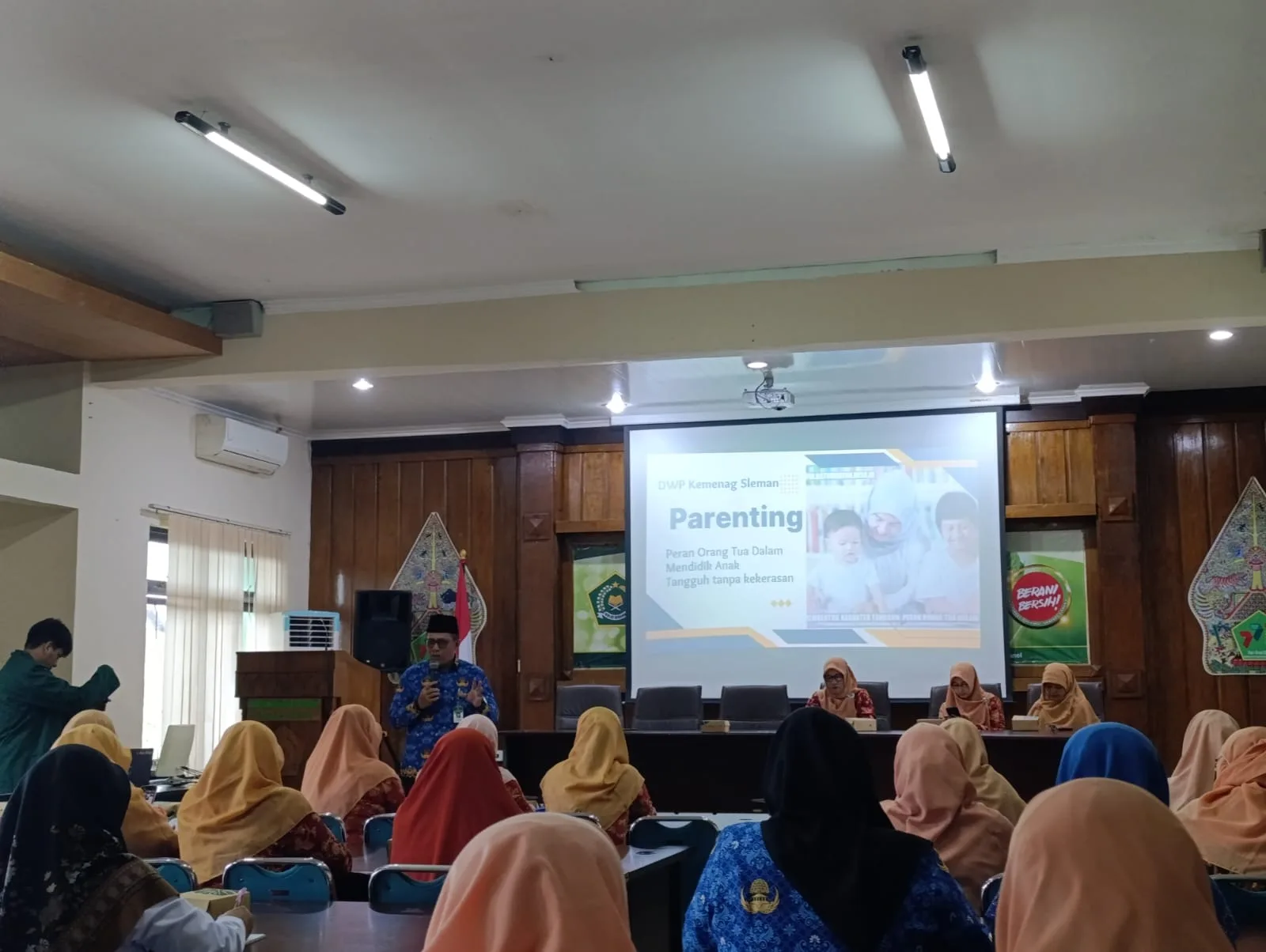 Bangun Generasi Tangguh Tanpa Kekerasan, Kepala MTsN 2 Sleman Hadiri Kegiatan DWP Kemenag Sleman