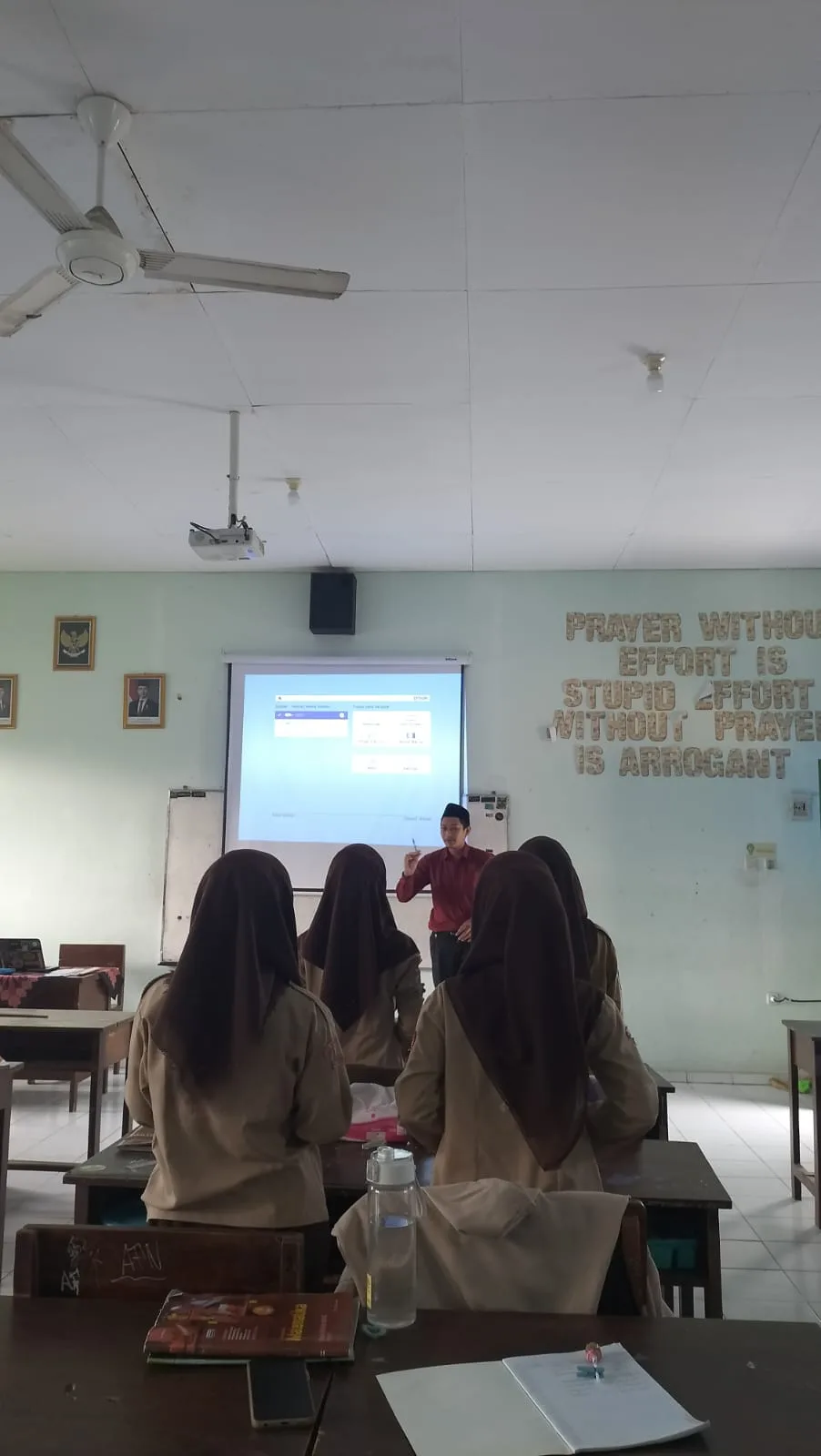 Supervisi Bimbingan Klasikal Bahas Fenomena Nomophobia di Kalangan Remaja