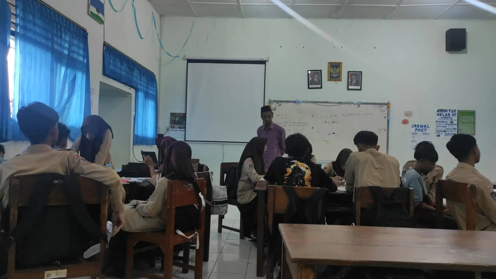 Supervisi Pembelajaran SKI Bahas Keteladanan Khulafaur Rasyidin di Kelas X F