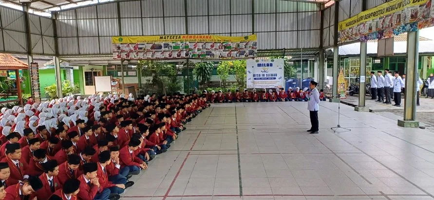 Apel Pagi MTsN 10 Sleman: Guru BK Kokohkan Akhlak Siswa Lewat Tiga Kata Ajaib dan 5S
