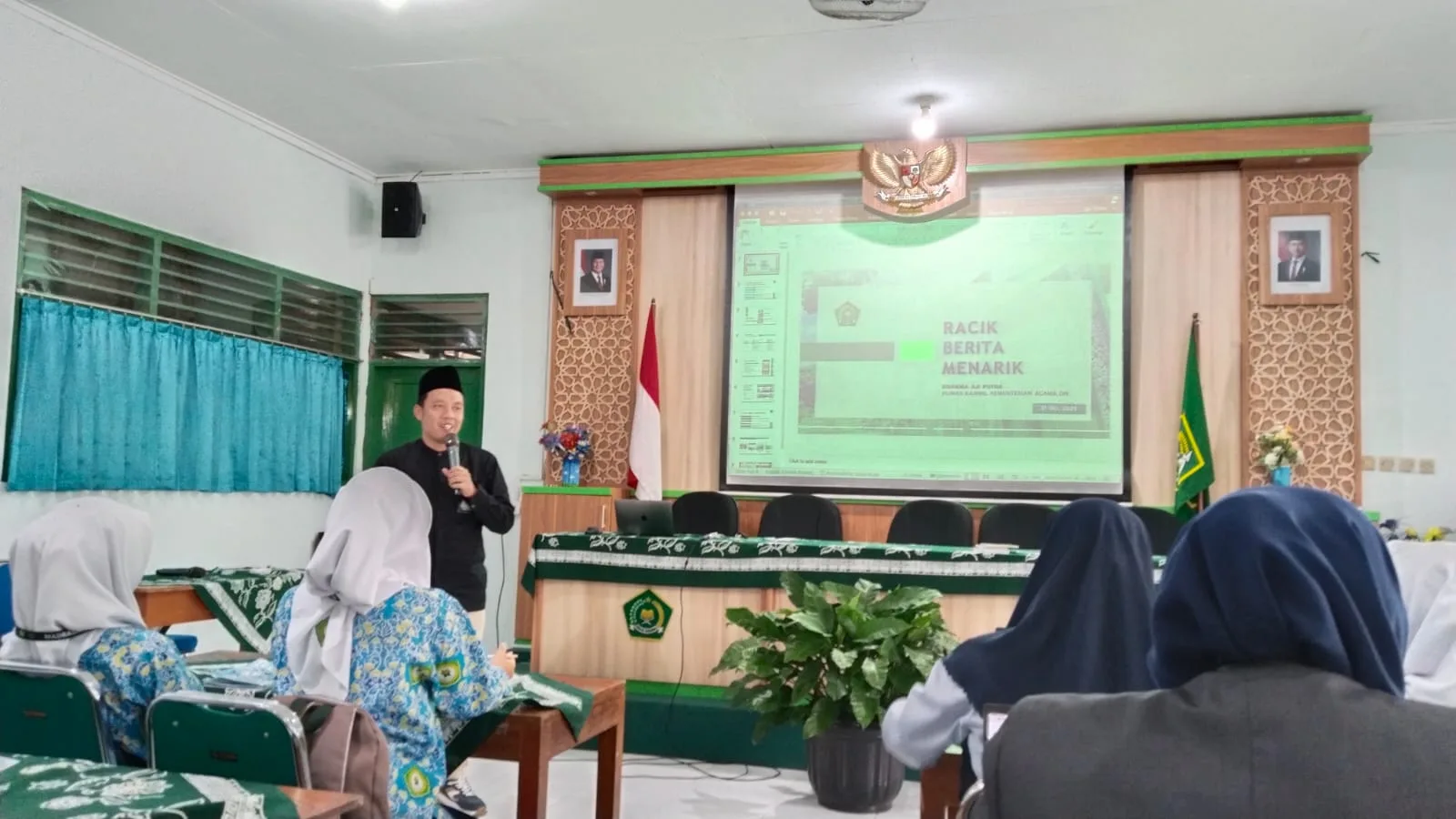 Pelatihan Penulisan Berita Warnai Workshop Publikasi dan Pengukuhan Tim JMS MTsN 9 Sleman