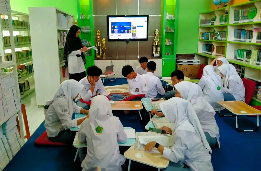 Supervisi Pembelajaran Biologi Bahas Materi Bakteri di Perpustakaan Amarta MAN 5 Sleman