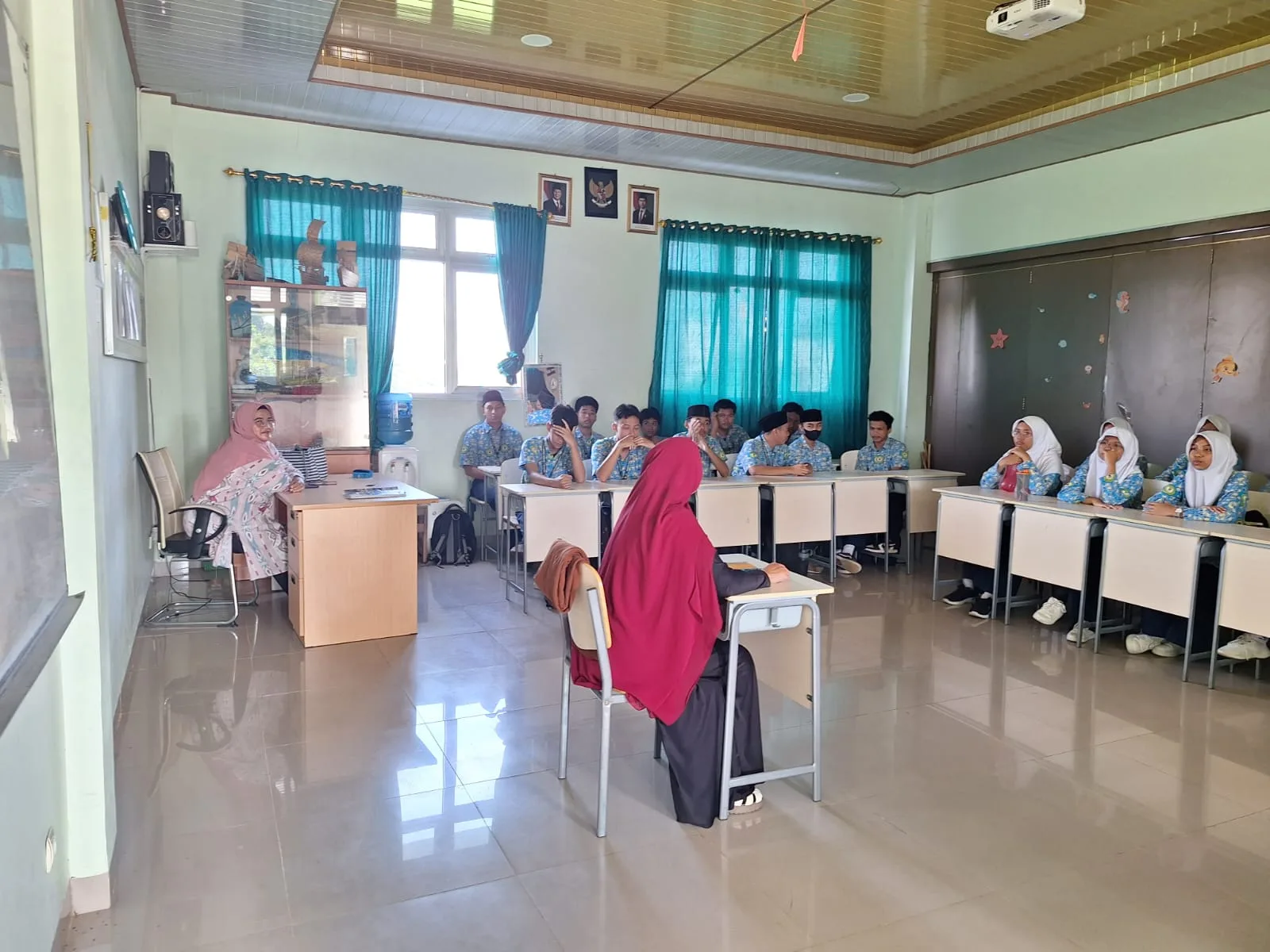 Jumat Inspirasi: Wali Murid Kelas IXA MTsN 9 Sleman Ajak Siswa Tuntut Ilmu Seumur Hidup