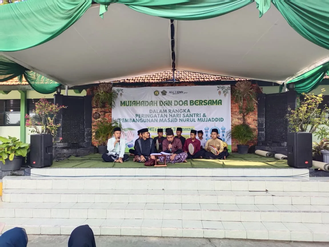 Penampilan Hadroh Meriahkan Pembukaan Mujahadah dan Doa Bersama di MTsN 3 Sleman