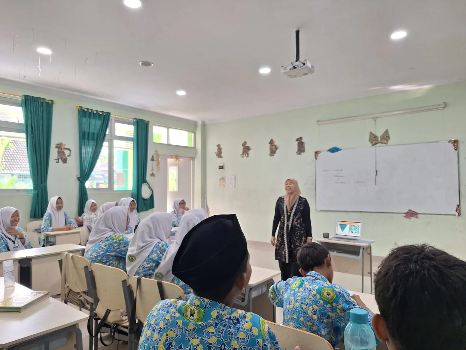 Siswa Kelas VIII C MTsN 9 Sleman Antusias Ikuti Jumat Inspirasi: Kembangkan Potensi untuk Tentukan Profesi di Masa Depan