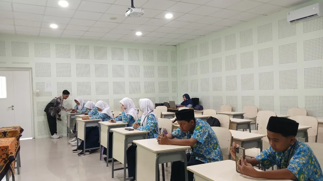 Tim Jurnalistik dan Media Sosial MTsN 9 Sleman Gelar Workshop Editing Video: Asah Kreativitas di Era Digital