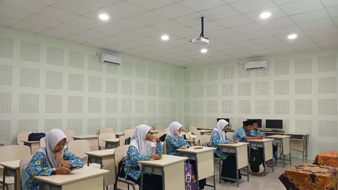 Tim Jurnalistik dan Media Sosial MTsN 9 Sleman Gelar Workshop Membuat Konten sampai Tayang