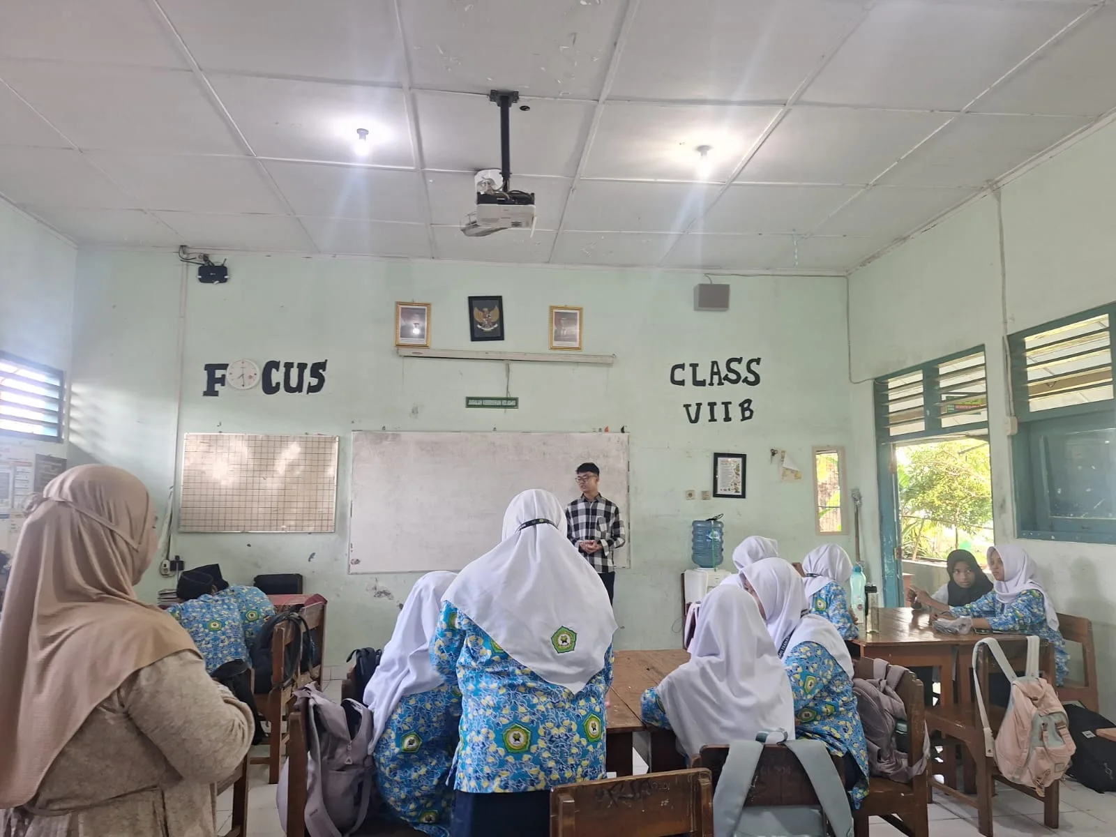 Wali Murid Kelas VIIB MTsN 9 Sleman Beri Motivasi Siswa untuk Pertajam Nalar dan Kuatkan Akhlak di Jumat Inspirasi