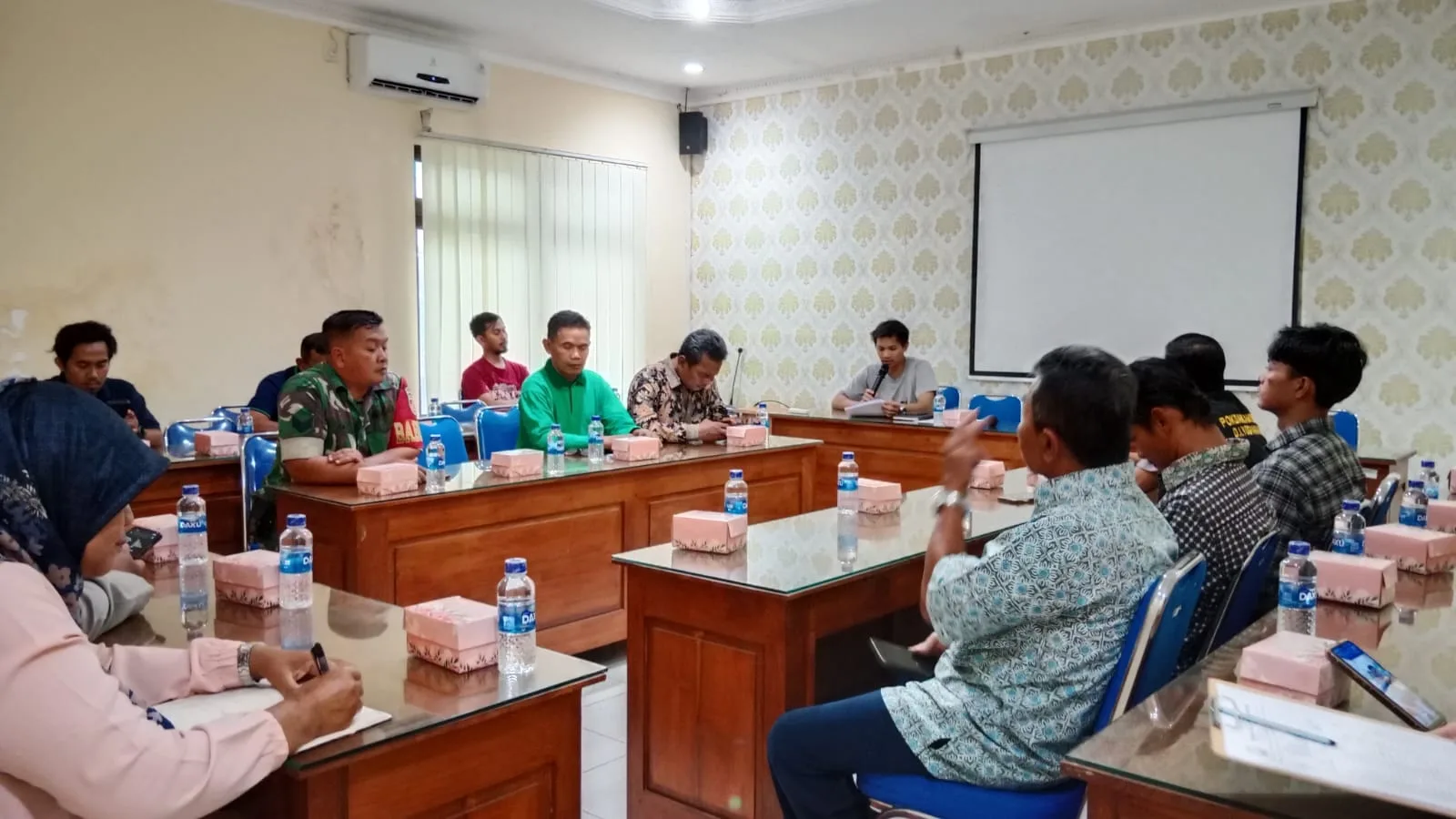 Gelorakan Tradisi, MTsN 3 Sleman Ambil Peran dalam Kirab Budaya Wedomartani Tahun 2025