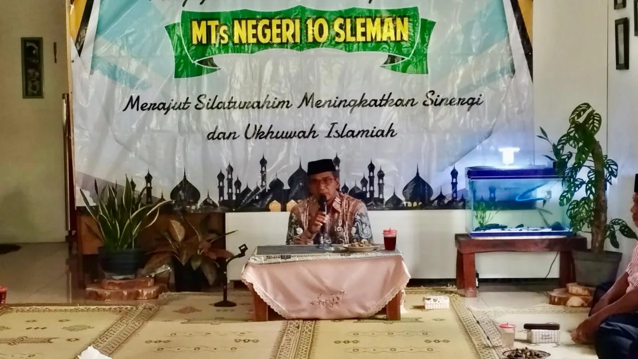 Perkokoh Silaturahmi, Keluarga Besar MTsN 10 Sleman Laksanakan Pengajian Rutin