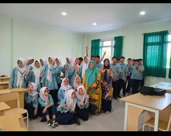 Wali Murid Kelas IX D MTsN 9 Sleman Ingatkan Siswa tentang Perjuangan dan Kasih Ibu yang Tiada Batas