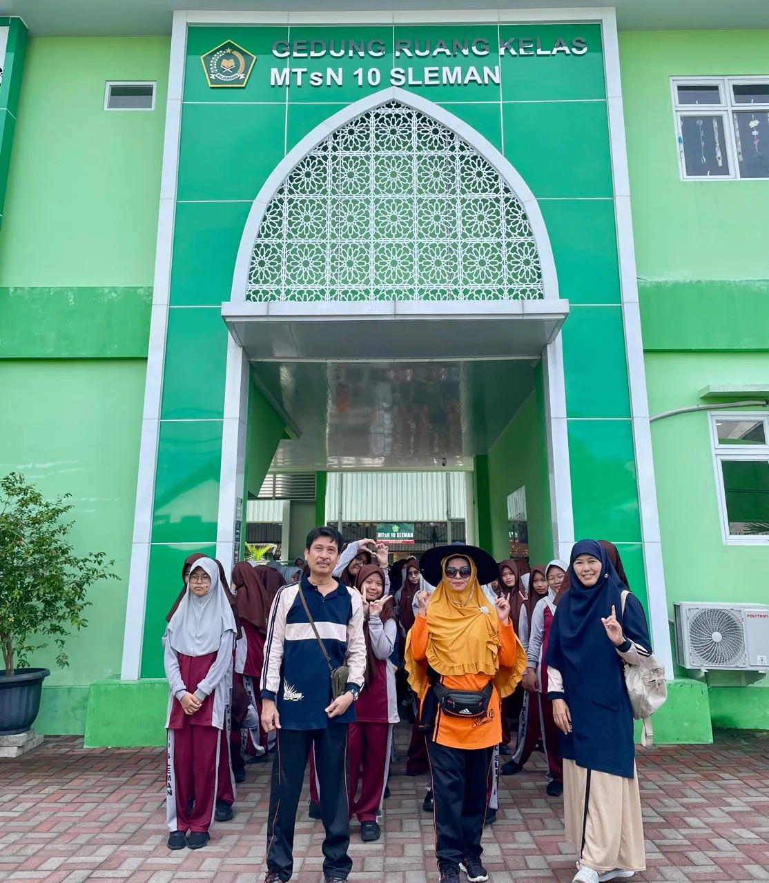 Jalan Sehat MTsN 10 Sleman, Ceria Kenali Lingkungan Sekitar