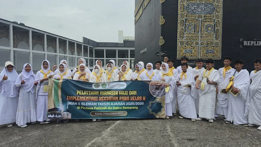 Kenakan Pakaian Ihram, 202 Siswa MAN 5 Sleman Antusias Ikuti Pelatihan Manasik Haji di Semarang