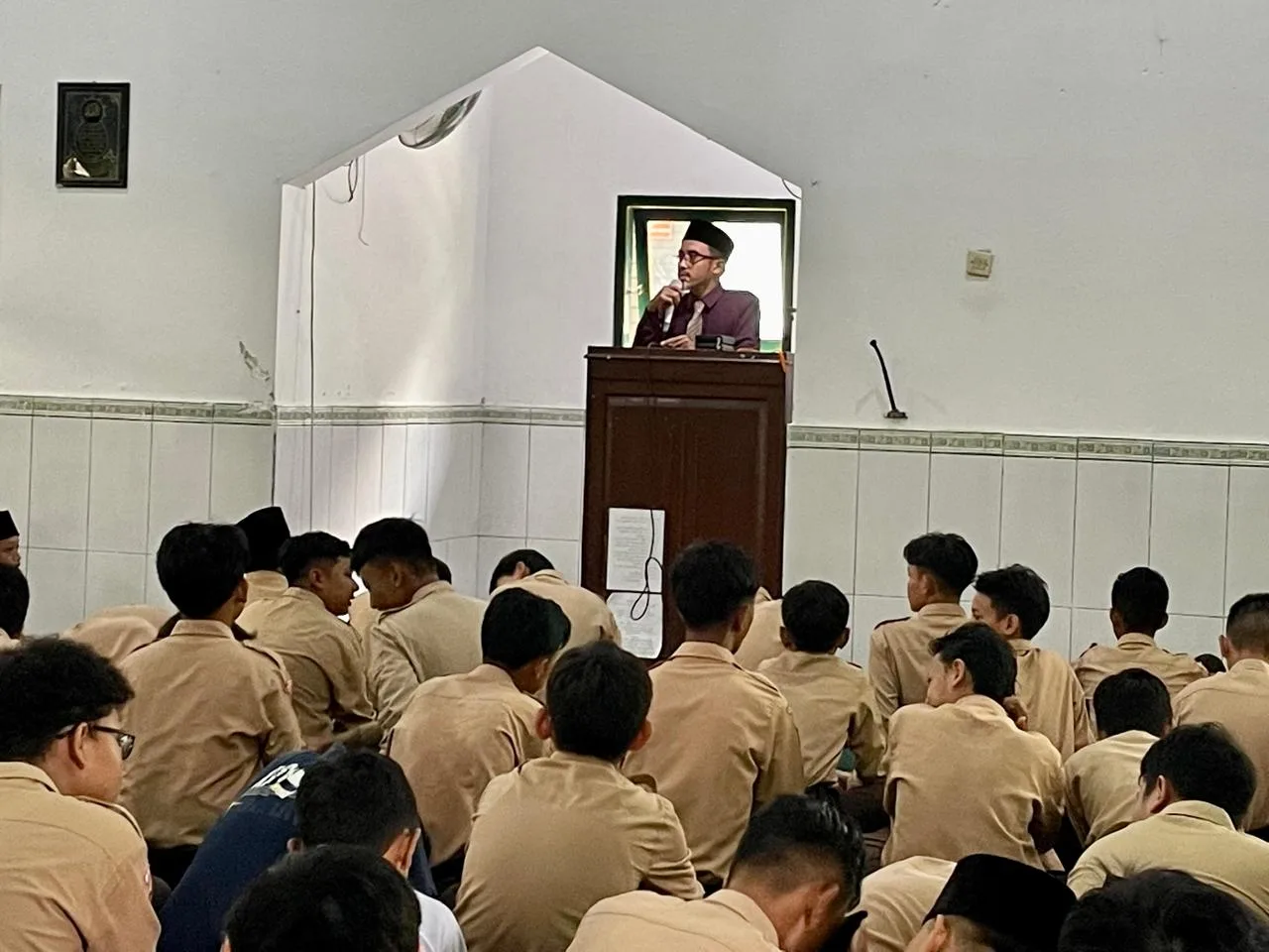 Khutbah Jumat MTsN 10 Sleman: Teman Bisa Nawa ke Surga atau Menyeret ke Neraka