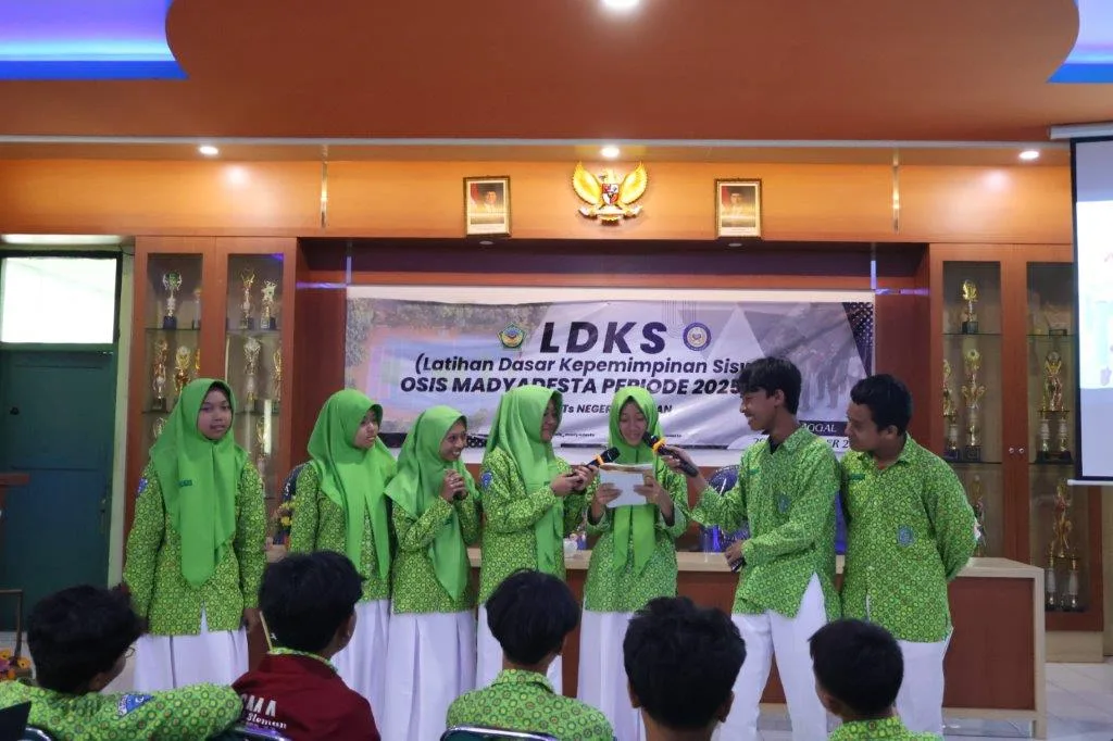 OSIS MTsN 8 Sleman 2025/2026 Presentasikan Program Kerja Tiap Divisi Secara Interaktif
