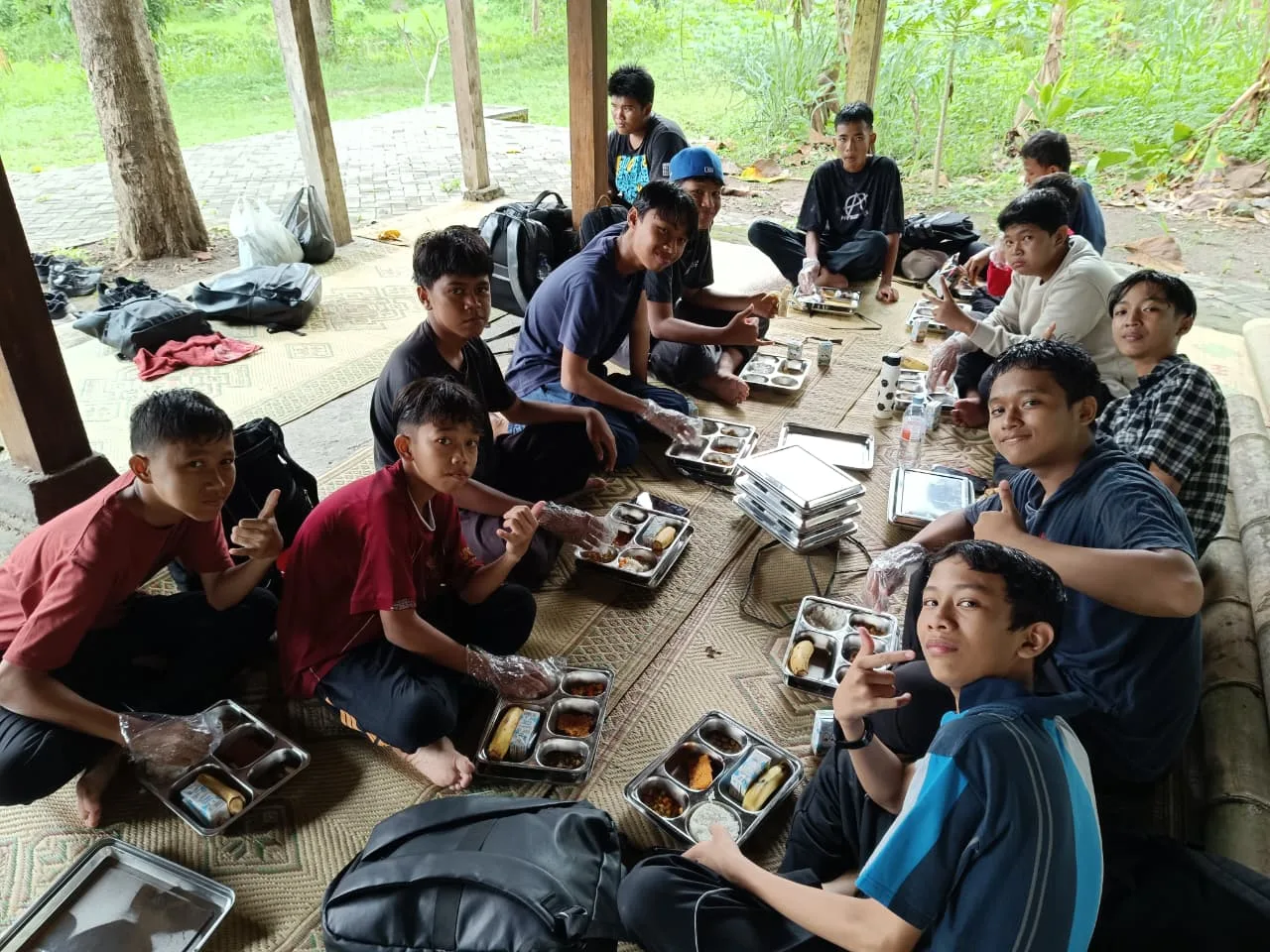Pengurus OSIS MTsN 8 Sleman Nikmati Makan Bergizi Gratis Usai Outbond di BALIBO