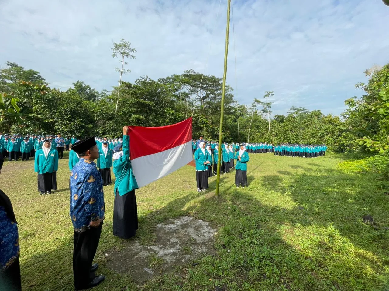 MTsN 4 Sleman Gelar Upacara Hari Pahlawan, Bacakan Amanat Menteri Sosial RI