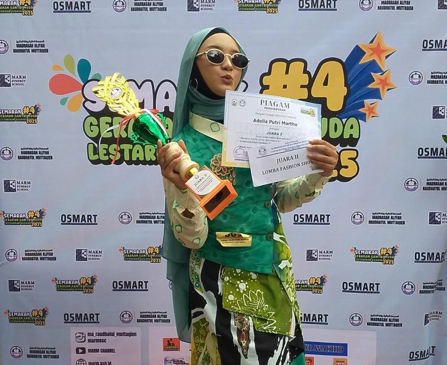 Adelia, Siswa MTsN 8 Sleman Raih Juara 2 Lomba Fashion Show Batik di MA Raudatul Mutaqin