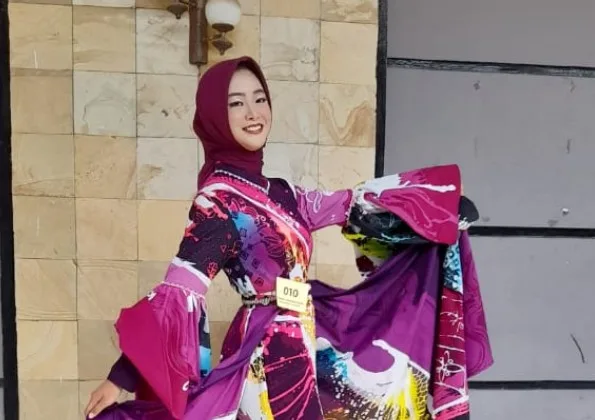 Kenakan Balutan Batik Kontemporer MTsN 8 Sleman, Morissa Randy Memukau Juri di Ajang Fashion Show MA Raudatul Muttaqin
