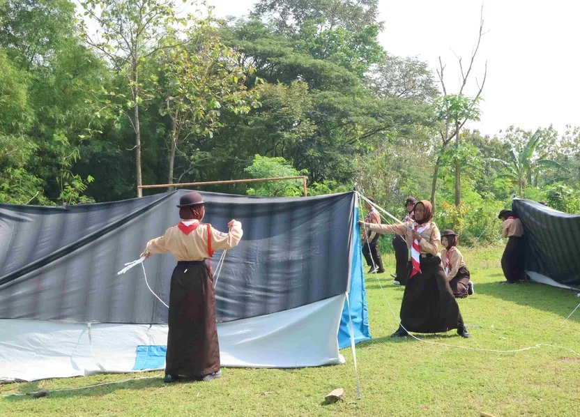 Lomba Pendirian Tenda LT 1 Pramuka MTsN 8 Sleman Latih Kemandirian dan Kerja Sama