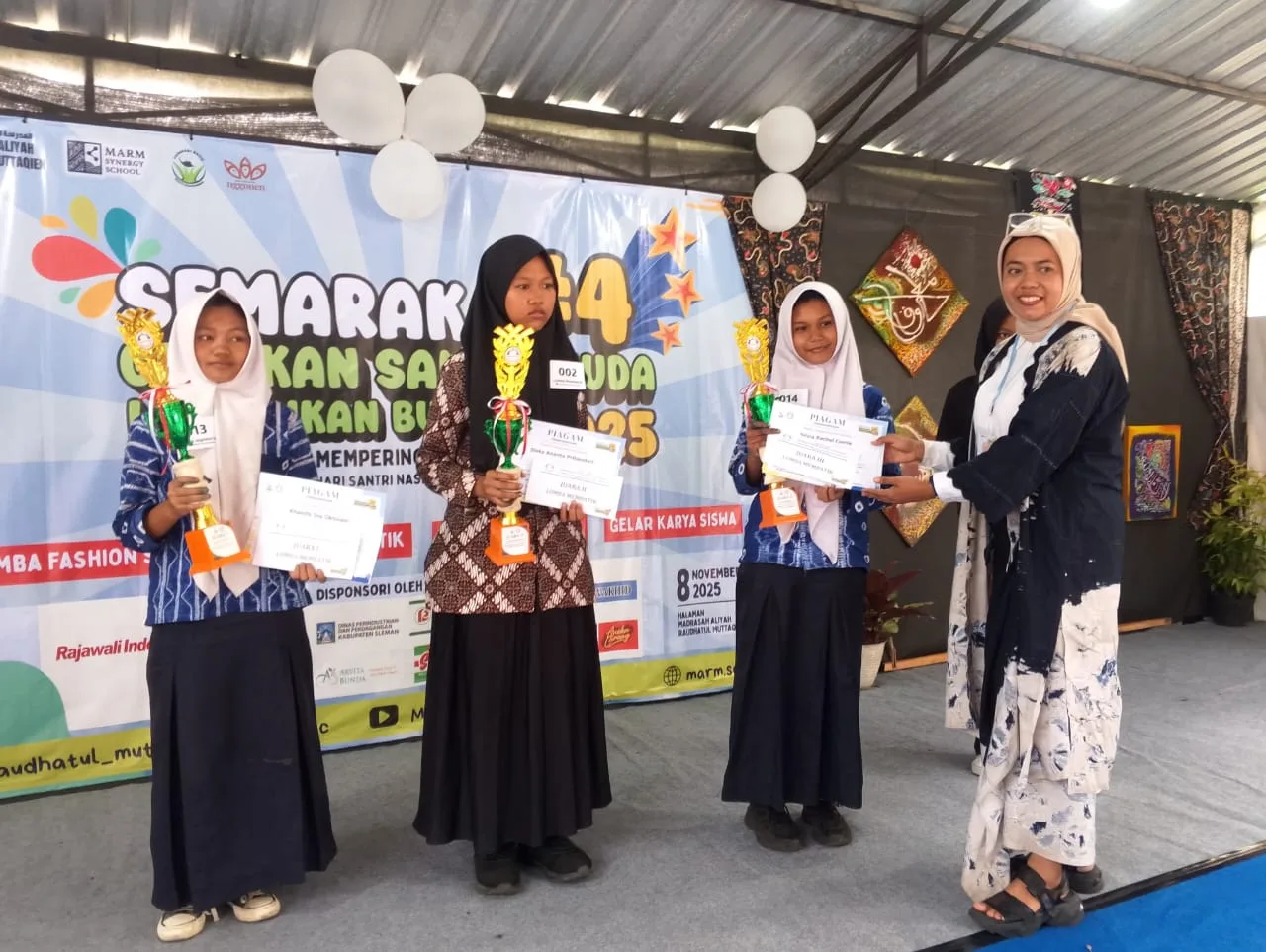 Siswa MTsN 8 Sleman, Silvia Rachel Corrie Raih Juara 3 dalam Lomba Membatik di MA Raudatul Mutaqin