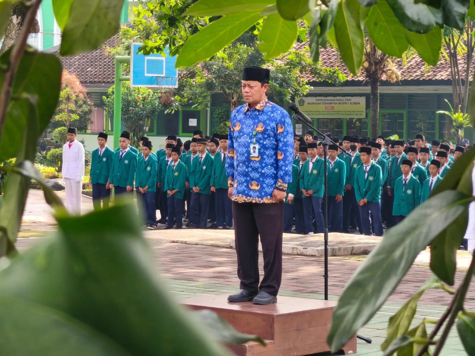 Upacara Hari Pahlawan di MTsN 1 Sleman: Momentum Menumbuhkan Cinta Tanah Air