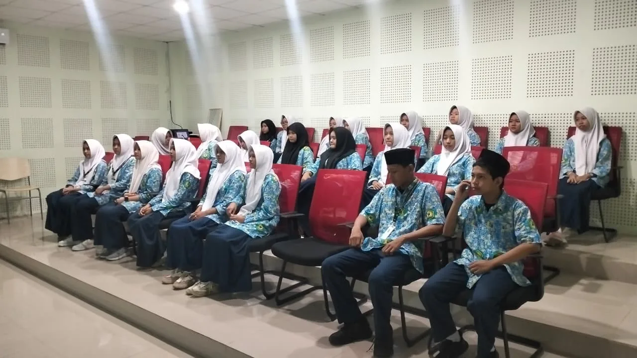 Anggota PMR MTsN 9 Sleman Antusias Ikuti Orientasi Kepalangmerahan Bersama PMI Sleman