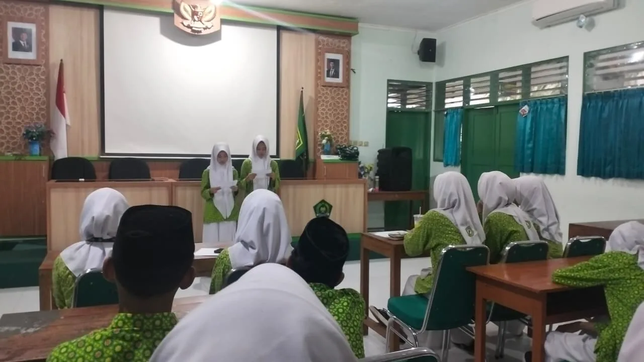 Anggota PMR MTsN 9 Sleman Antusias Ikuti Pemaparan Visi Misi Paslon pada Pemilihan Ketua dan Wakil Ketua PMR 2025/2026