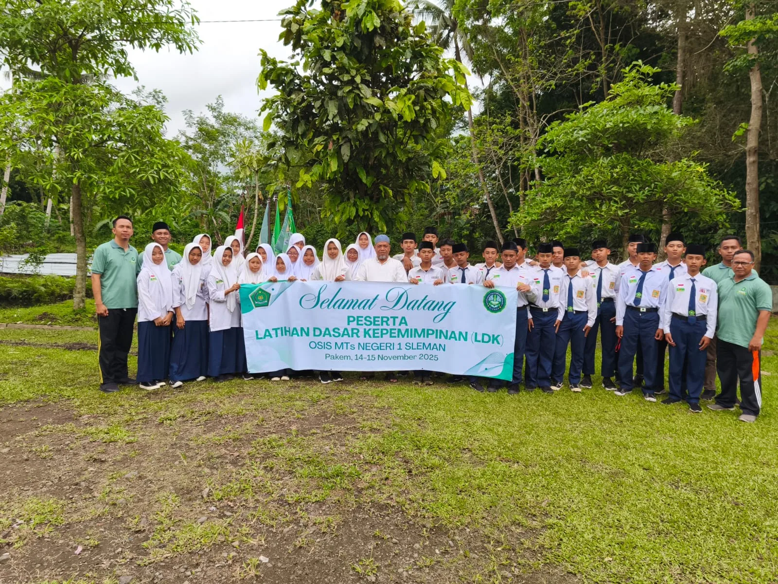 MTsN 1 Sleman Selenggarakan LDK OSIS 2025 di Uppakasa Glamping Pakem