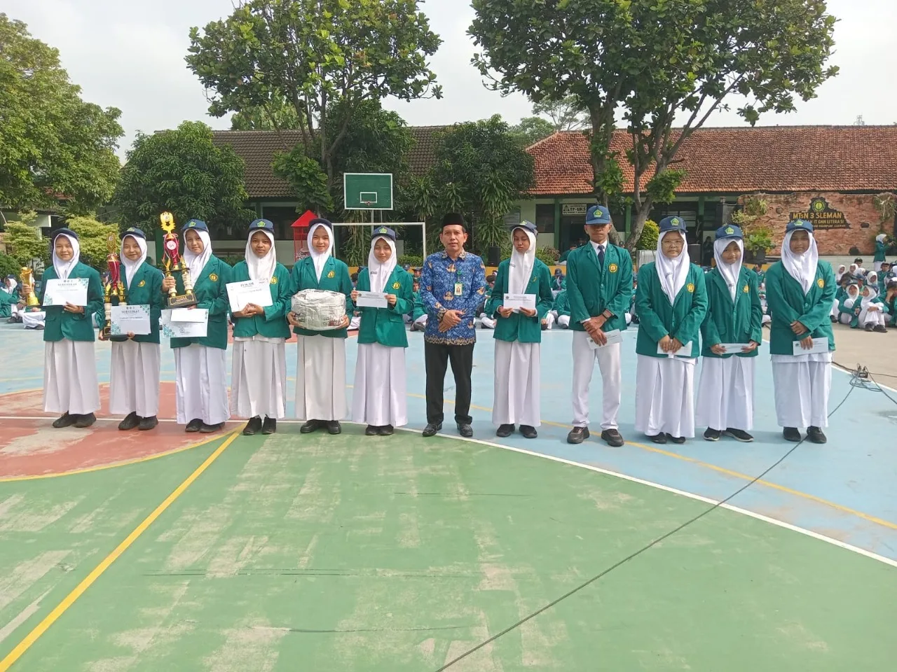 MTsN 3 Sleman Anugerahi Pengunjung Teraktif Perpustakaan Daarus Shaqofah