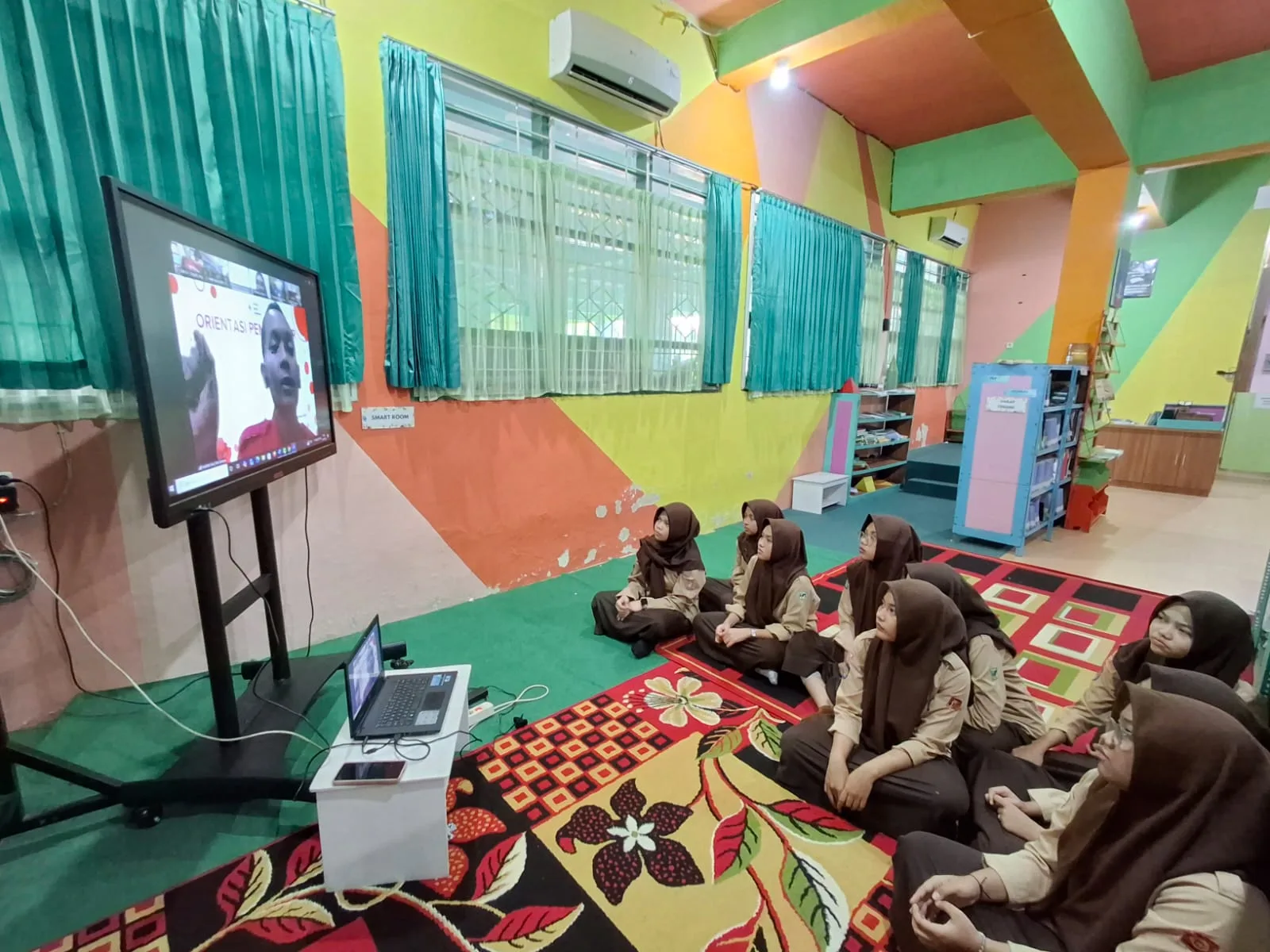 Pemanfaatan Perpustakaan MAN 2 Sleman sebagai Pusat Kegiatan Digital: PMR Gelar Zoom Meeting bersama PMI Sleman