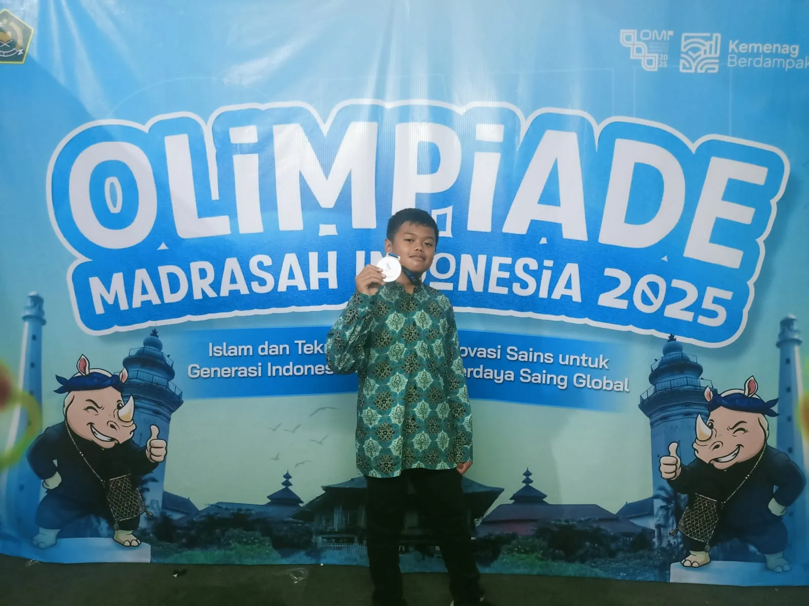 Prestasi Cemerlang, Dua Siswa MIN 2 Sleman Raih Medali Perak OMI Tingkat Nasional