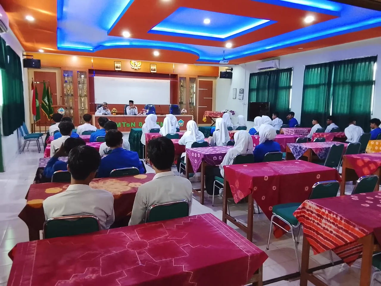 30 Siswa MTsN 8 Sleman Terima Bantuan Pendidikan dari Baznas Sleman