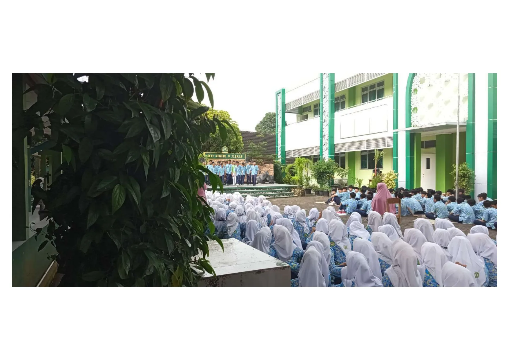 MTsN 9 Sleman Gelar Kegiatan Jumat Menari: Kelas 7C Tampilkan Gerak dan Lagu “Yamko Rambe Yamko”