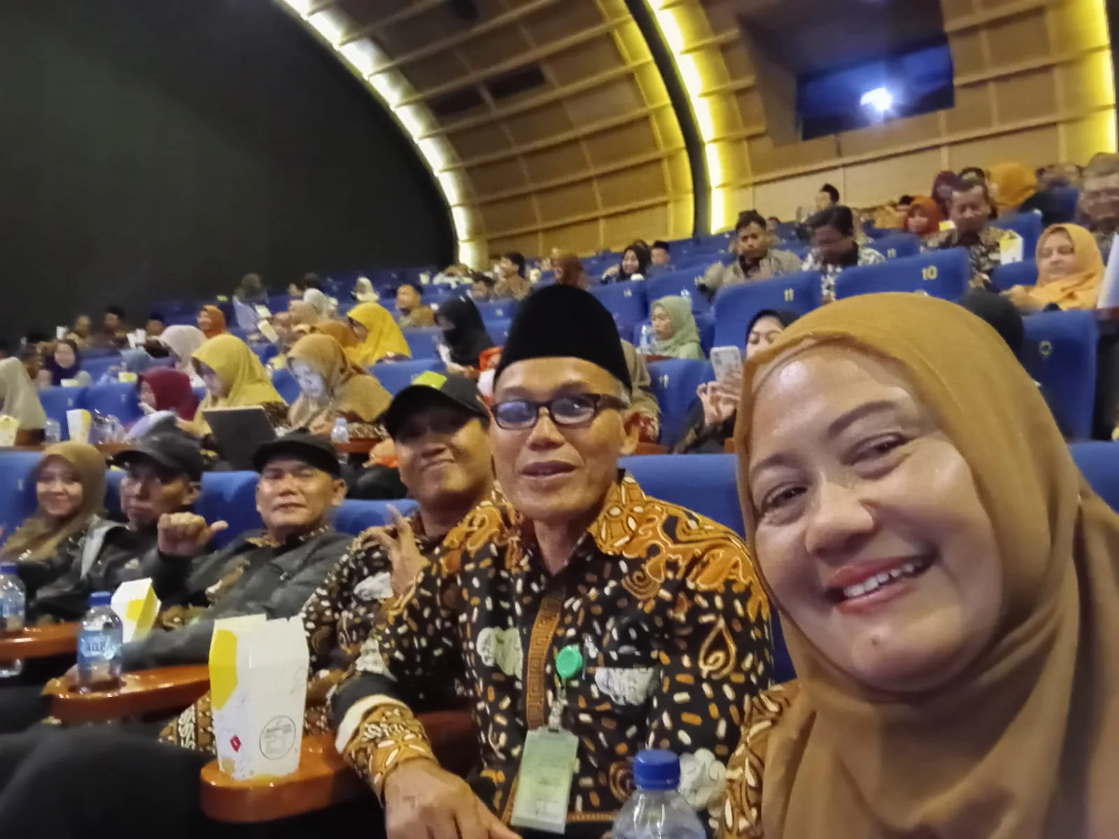 Dua Guru MTsN 9 Sleman Ikuti Sosialisasi PPK dan Nobar Film Anti-Cyberbullying di CGV Pakuwon Mall