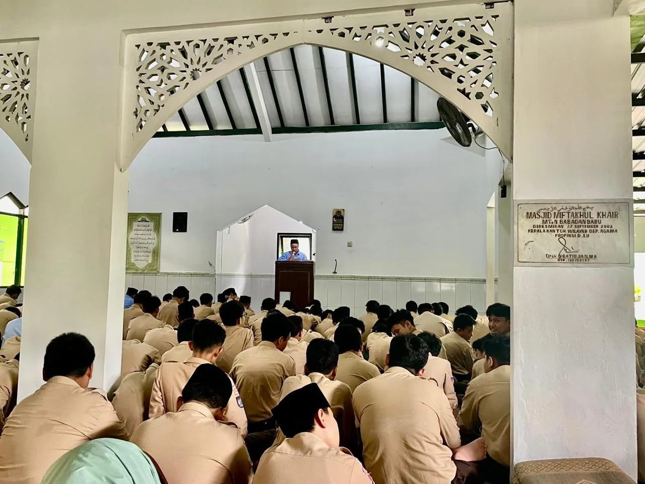Khutbah Jumat MTsN 10 Sleman Soroti Bahaya Takabur dan Sombong