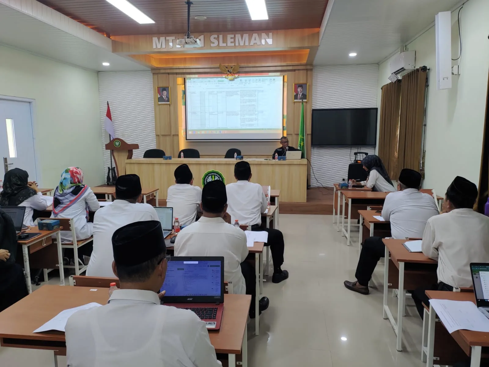 MTsN 1 Sleman Gelar Workshop Peningkatan Mutu Guru Bersama Narasumber dari BPMP DIY
